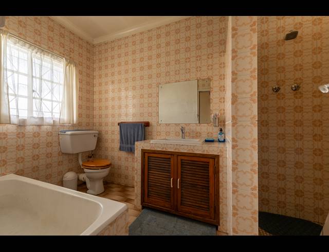 3 BEDROOM FREEHOLD FOR SALE IN REGENTS PARK